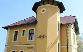 Anna Villa